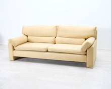 Lataa kuva Galleria-katseluun, 2-istuttava kangassohva beige
