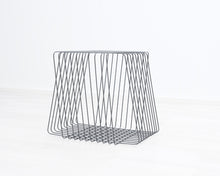 Ladda upp bild till gallerivisning, Pieni metallipöytä
