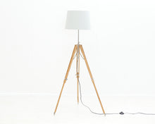 Ladda upp bild till gallerivisning, Laura Ashley -lattialamppu

