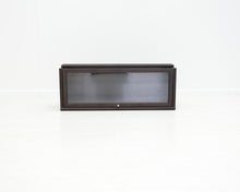 Load image into Gallery viewer, Boknäs korkea vitriini umpiovella S31cm, K36cm

