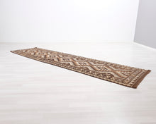 Lataa kuva Galleria-katseluun, Kelim matto 102 x 396 cm
