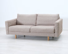 Lataa kuva Galleria-katseluun, Vepsäläinen Design 2-istuttava kangassohva beige
