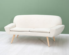 Lataa kuva Galleria-katseluun, Designers Guild 2-istuttava kangassohva vaaleanbeige
