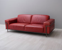 Lataa kuva Galleria-katseluun, Natuzzi 3-istuttava nahkasohva punainen
