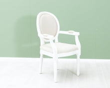 Load image into Gallery viewer, Kustavistyylinen tuoli valkoinen
