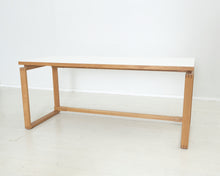 Load image into Gallery viewer, Puusepän valmistama pöytä
