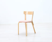 Load image into Gallery viewer, Artek 69 tuoli kangasistuimella

