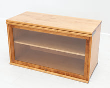 Lataa kuva Galleria-katseluun, Boknäs Mappivitriini lasiovella S39cm K47cm
