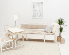 Load image into Gallery viewer, Laitala kustavilaistyylinen sohva valkoinen
