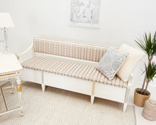 Load image into Gallery viewer, Laitala kustavilaistyylinen sohva valkoinen
