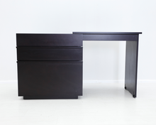 Lataa kuva Galleria-katseluun, Crate &amp; Barrel convertible desk työpöytä
